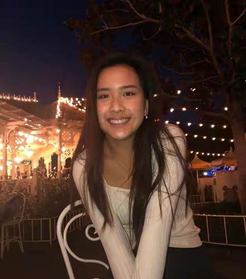 冯小刚女儿高中毕业回国，颜值逆袭的背后故事